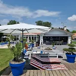 Bed & Breakfast La Parenthese Du Las, Maison D'hotes, Piscine Et Spa, Entre Bordeaux Et Cap Ferret 4*