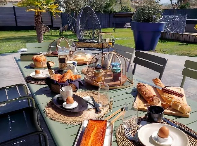 La Parenthese Du Las, Maison D'hotes, Piscine Et Spa, Entre Bordeaux Et Cap Ferret Bed & Breakfast